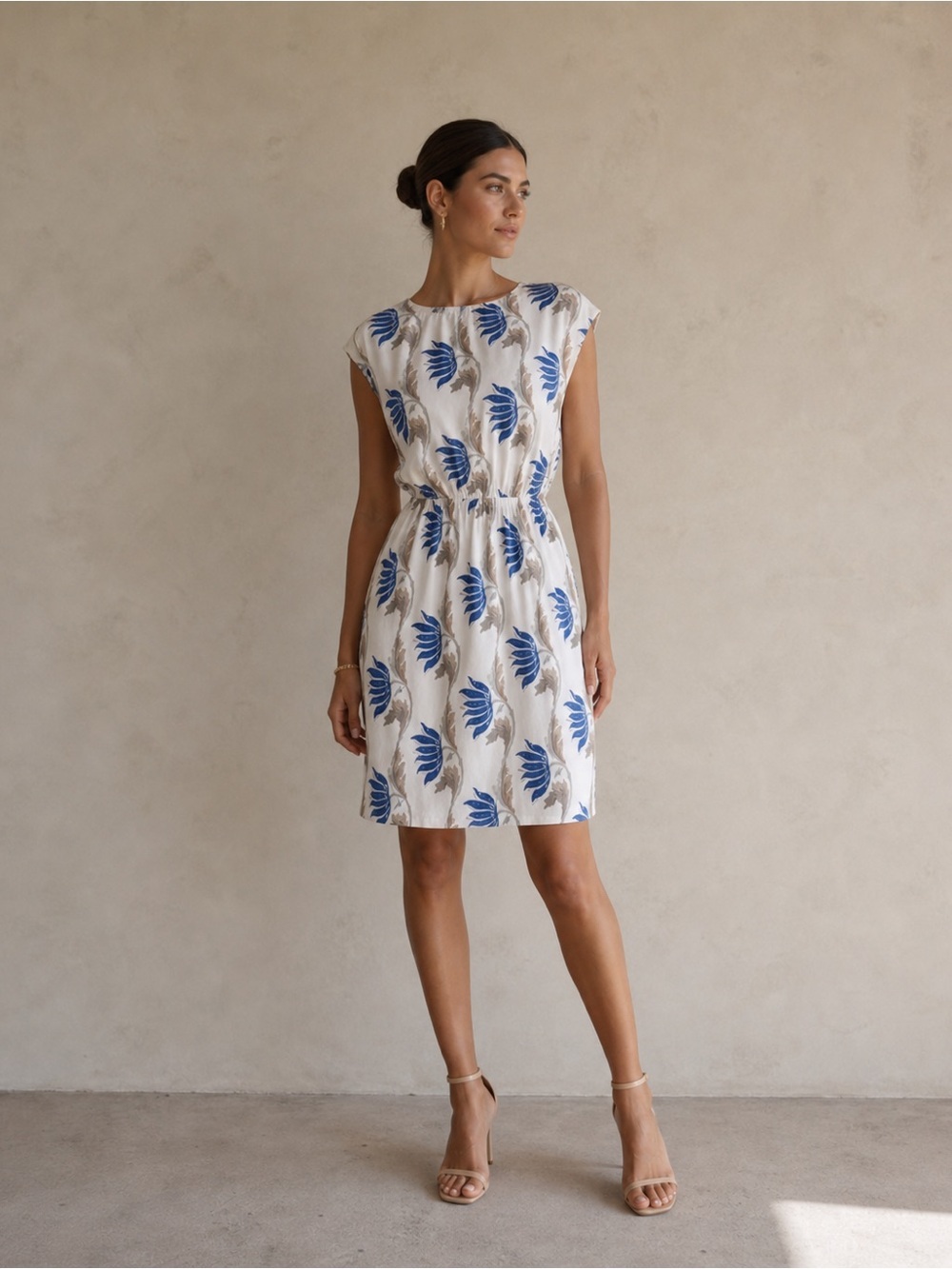 & Other Stories Water Lily Floral Elastic Waist
Dress Size S